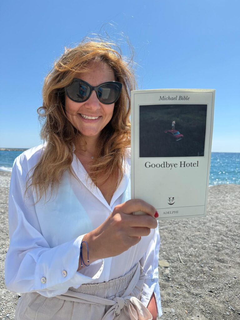 Goodbye Hotel, Michael Bible, Adelphi, recensioni libri