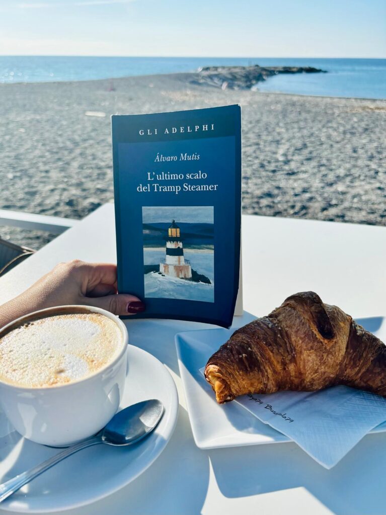 l'ultimo scalo del tramp Steamer, Alvaro Mutis, adelphi, liri, recensioni libri